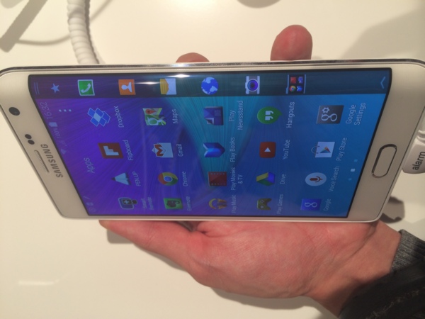 Смартфон Samsung Galaxy Note Edge с изогнутым дисплеем